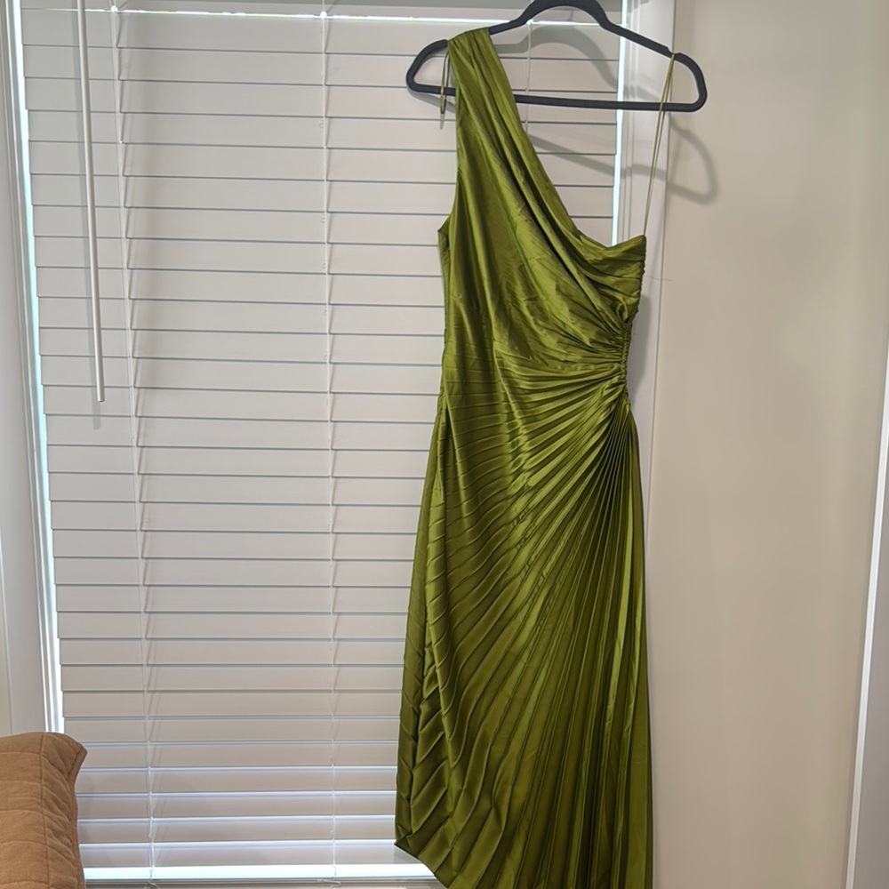 Elegant Olive Green One-Shoulder Dress